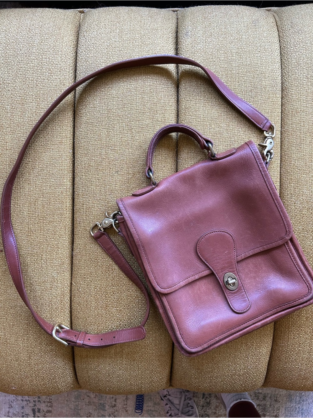Vintage Coach Station Bag 5130 Burgundy Glove Tanned Leather Crossbody USA